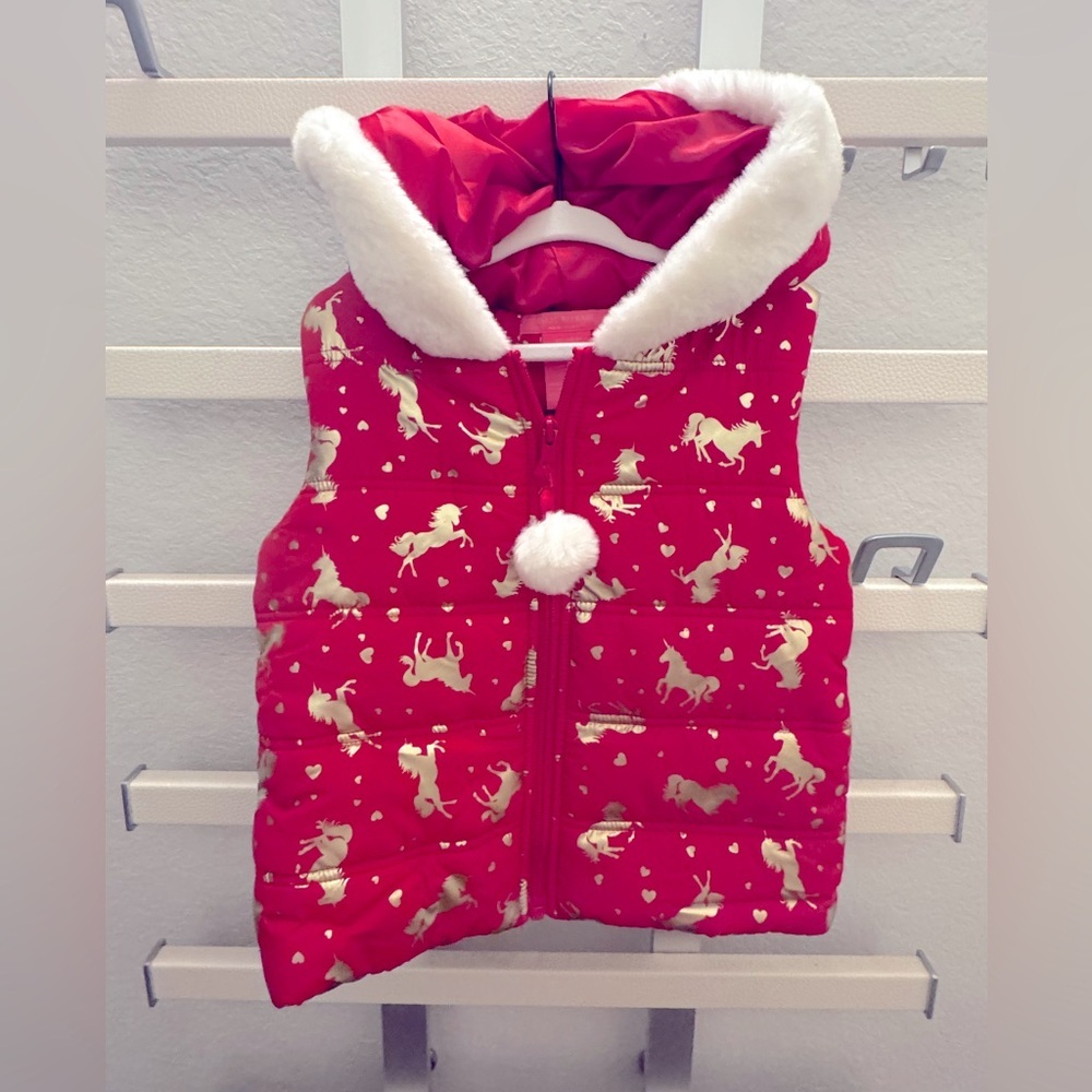 Isaac Mizrahi Girls Puffer Vest Size Small 5/6 Red Unicorn Heart Hooded Faux Fur